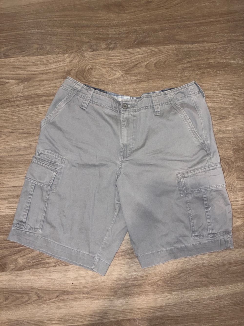 Roebuck & Co. Men’s Gray Cargo Shorts | Size 38 | Casual / Outdoor